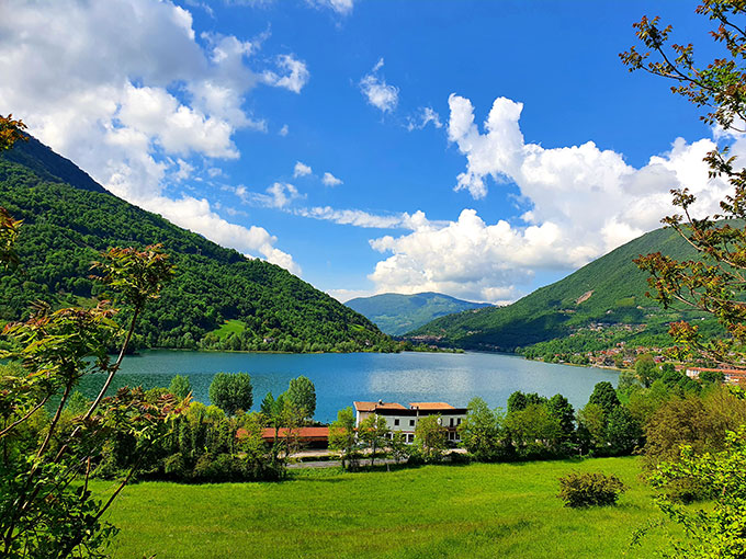 Sunny day on Lake Endine