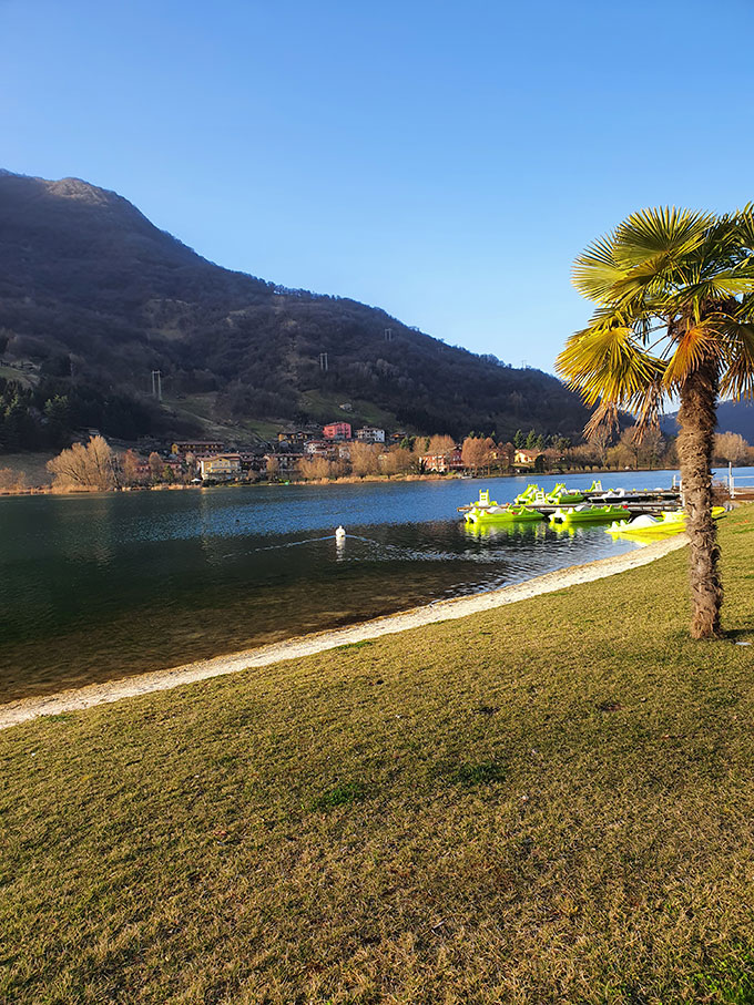Sentiero intorno al lago di endine