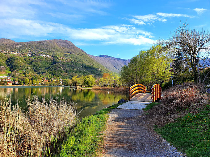 Ponticello sul lago di Endine